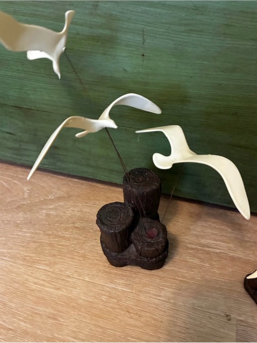 Seagull Wood Sculpture Décor - White Birds on Brown Driftwood Base (set of 2) - Picture 2 of 5
